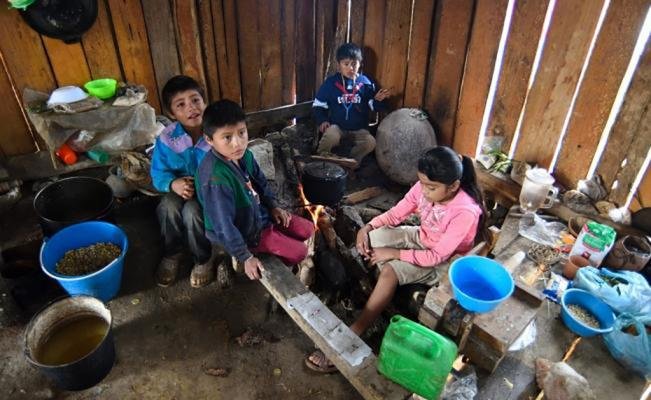 Cautivos en las montañas: así viven los niños de la sierra de Guerrero